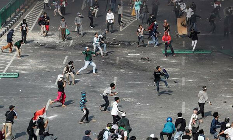 Disturbios en Indonesia causan 6 muertos y 200 heridos