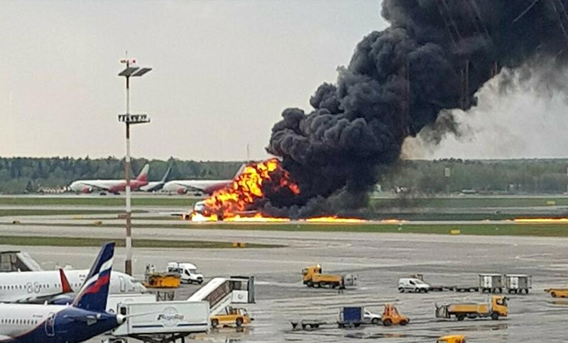 Tragedia: un incendio y un aterrizaje fallido provocan al menos 41 muertes en Moscú