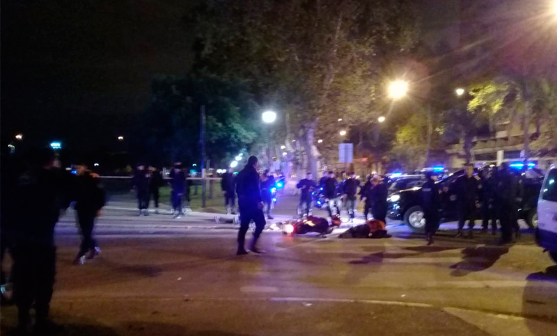 Una cámara de seguridad muestra que un policía remata a una de las víctimas de 27 de Febrero y Buenos Aires
