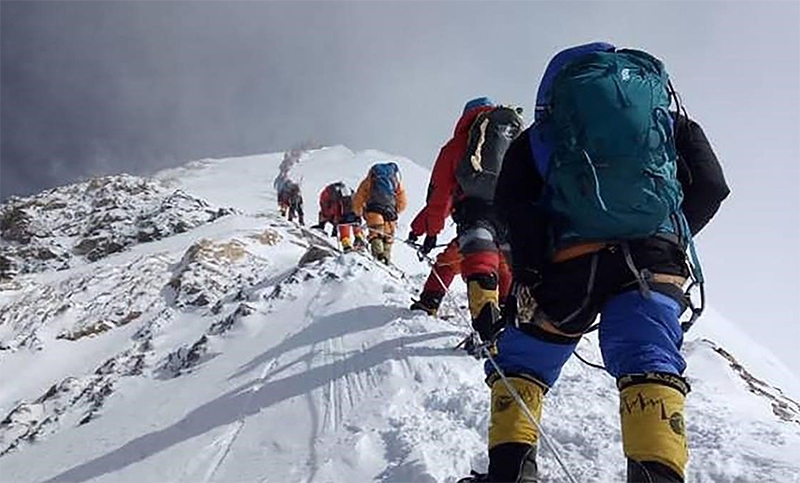 Se eleva a diez el número de muertos en el Everest esta temporada