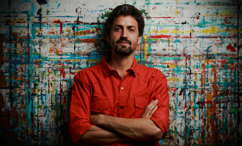 Julián Venegas presenta su premiado disco De Barcos y Derivas