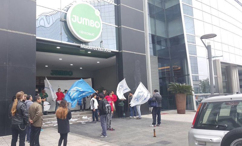 Varios despidos en sucursales de Cencosud en Buenos Aires