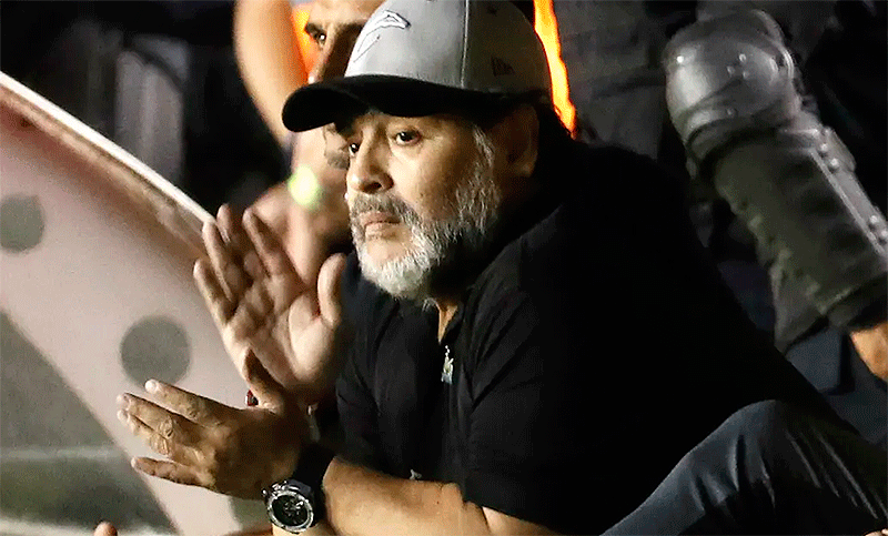 «Triste por mis muchachos», se declaró Maradona tras perder el ascenso