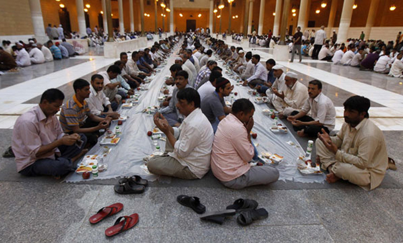 Millones de musulmanes en Oriente Medio se preparan para el mes de ayuno