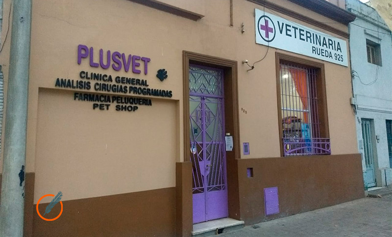 Una empleada de una veterinaria resultó herida por un hombre que ingresó al local