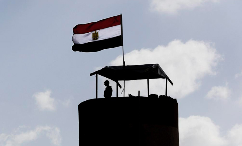 Mueren 18 policías egipcios en un ataque del Estado Islámico