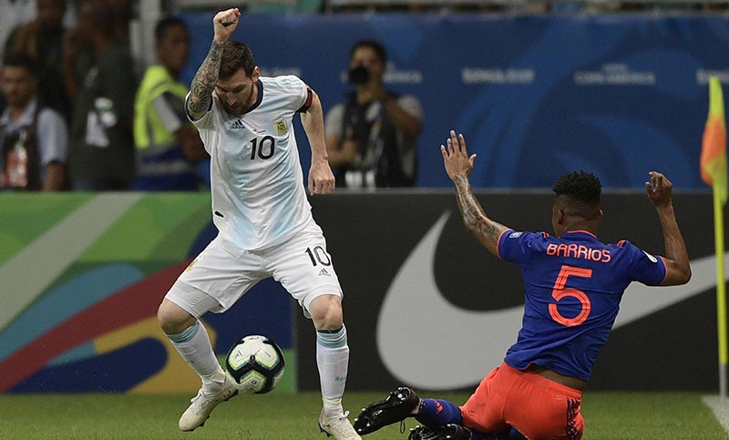 Argentina no fue convincente en su juego y cayó en el debut ante Colombia