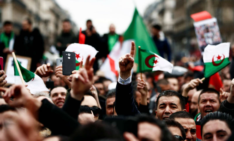 Nueva y masiva marcha en Argelia para exigir la caída del régimen