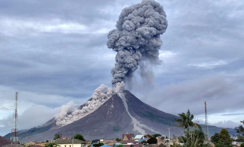 Entró en erupción un volcán en Indonesia