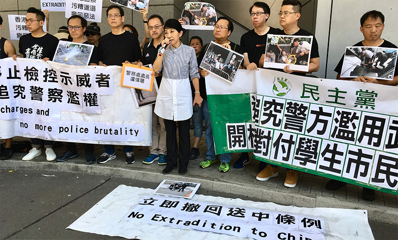 El gobierno de Hong Kong suspendió la aprobación de la ley de extradición a China