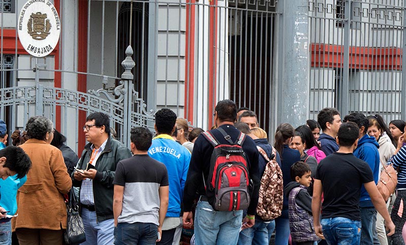 Venezolanos en «situación vulnerable» seguirán entrando sin visa ni pasaporte a Perú