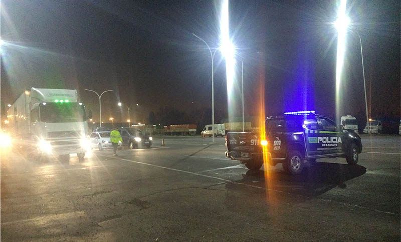 Tres camiones y dos autos colisionaron en la autopista Rosario-Santa Fe y hay heridos