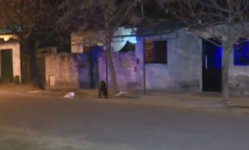 Un muerto y tres heridos, tras una balacera en el barrio Tío Rolo