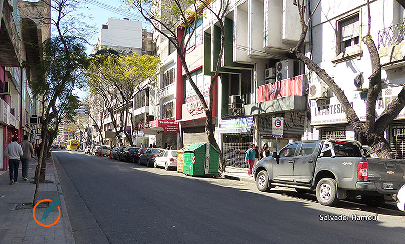 Los comercios de calle San Luis abrirán el lunes para paliar la caída de las ventas