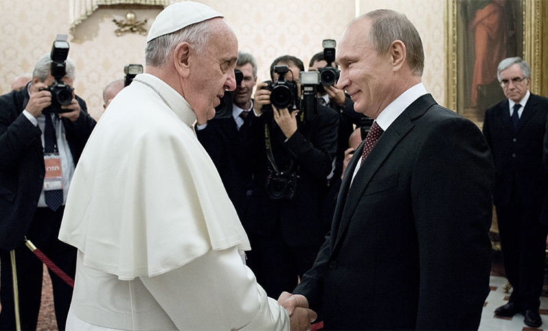 Francisco recibió a Putin con Ucrania, Siria y Venezuela en la agenda