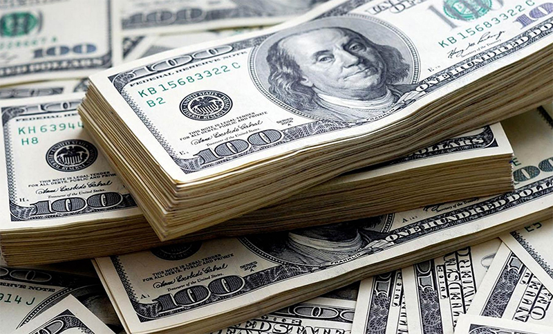 El dólar sube a $ 64,75 en el Banco Nación y el riesgo país asciende a 3.814 puntos