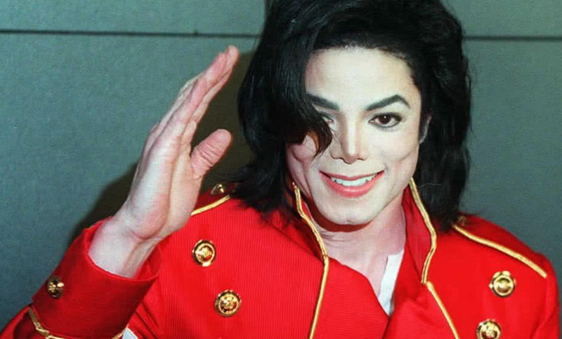 Fanáticos de Michael Jackson lo defienden ante la justicia de Francia