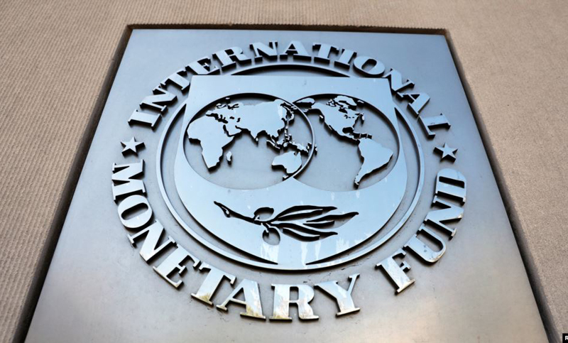 El Fondo Monetario dijo que sigue «de cerca» la crisis que atraviesa la Argentina y «pronto» vendrá al país