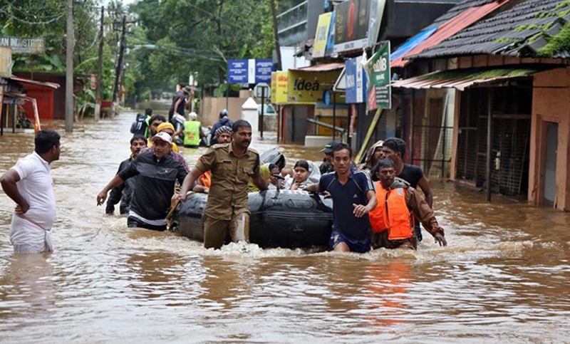 Ascienden a 156 los muertos y calculan más de un millón de evacuados por lluvias en el sur de India