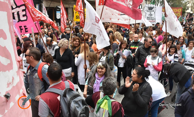 Gremios locales se movilizaron para reclamar medidas de emergencia ante la situación económica