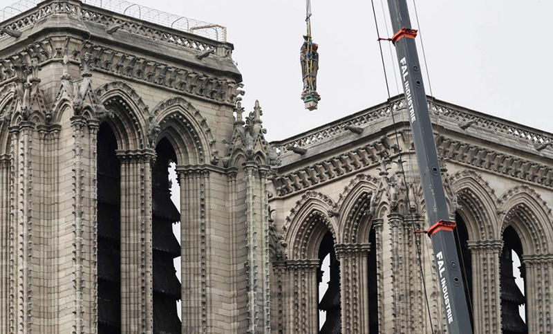 Suspendieron obras en Notre Dame por falta de seguridad para los trabajadores