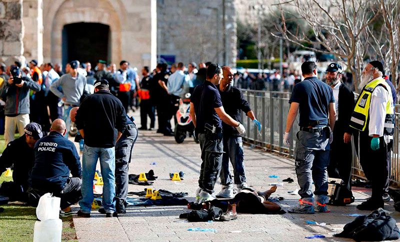 Un atacante atropelló a dos israelíes y después fue muerto por la policía