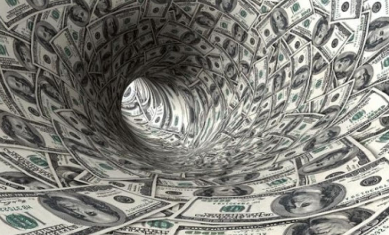 La fuga de dólares se duplicó en un año: en julio salieron casi 3 mil millones