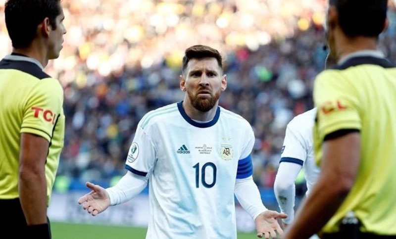 La Conmebol sancionó a Messi con tres meses de suspensión