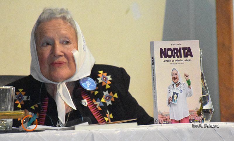 Madre de todas las batallas: se presentó en Rosario la biografía de Nora Cortiñas