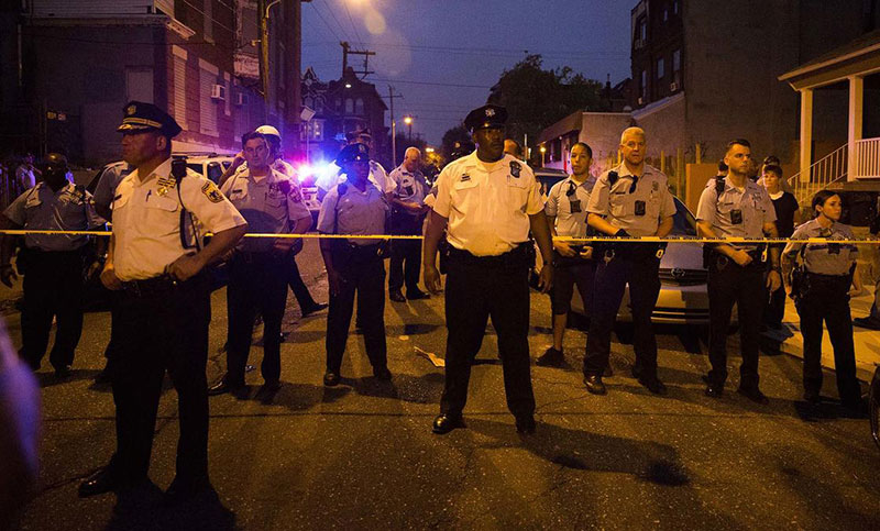Tras ocho horas, se entrega el tirador que hirió a seis policías en Filadelfia