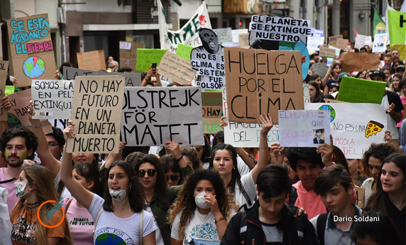 La marcha por el clima en Rosario tuvo eje en los agrotóxicos y el extractivismo