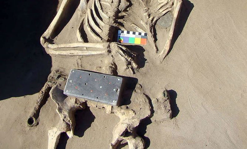 Arqueólogos encuentran un “iPhone” de 2.100 años de antigüedad