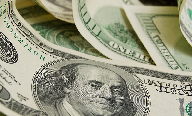 El dólar avanzó a $58,23 ante una mayor demanda