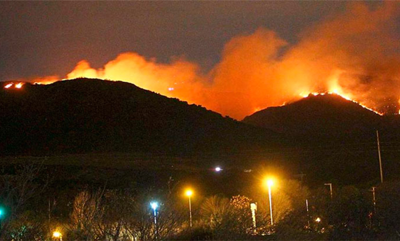 El fuego no da tregua en las Sierras de Córdoba y ya hay 50 evacuados