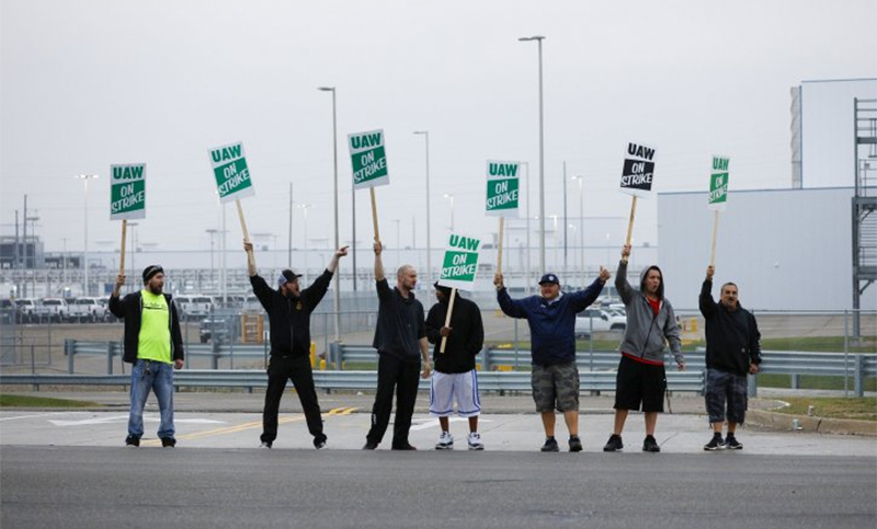 Estados Unidos: unos 50 mil trabajadores de General Motors en huelga nacional