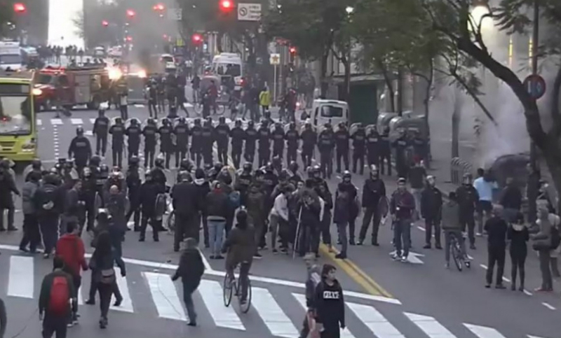 Disturbios durante una protesta en el Consulado chileno de Buenos Aires