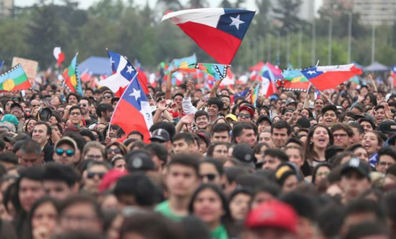 Miles de chilenos se movilizaron hasta el Palacio de La Moneda