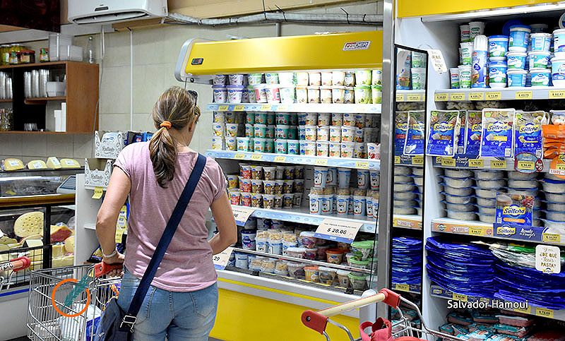 Crisis de consumo: ventas en supermercados ya acumulan más de un año en baja