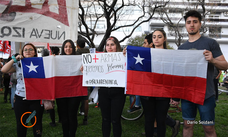 Manifestación en las puertas del Consulado chileno contra la “represión”