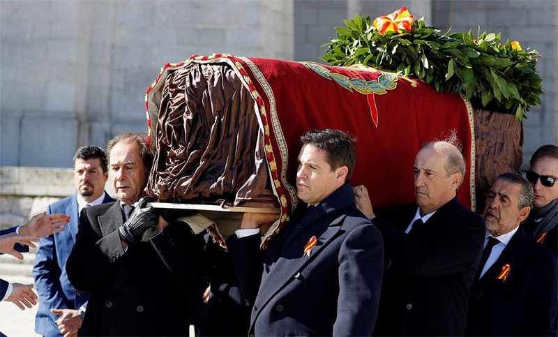 Los restos de Franco fueron exhumados del Valle de los Caídos entre vivas al dictador y a España