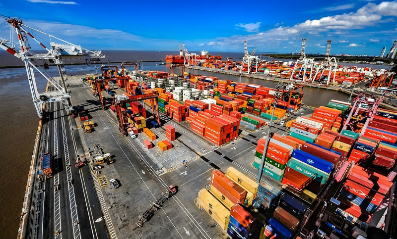 Puerto de Buenos Aires: gremios portuarios en alerta por su traslado por DNU