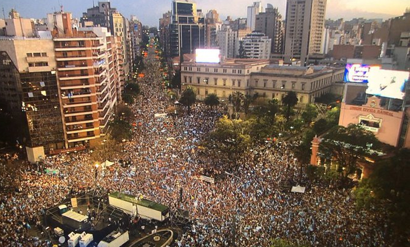 Macri cerró la campaña con Pichetto en una marcha del «Sí, se puede» en Córdoba