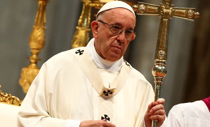 El papa Francisco suspendió a cinco funcionarios por posibles fraudes económicos
