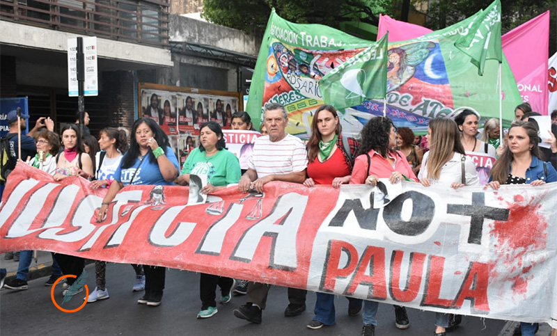 Marcha de antorchas para no apagar la llama de Paula Perassi 