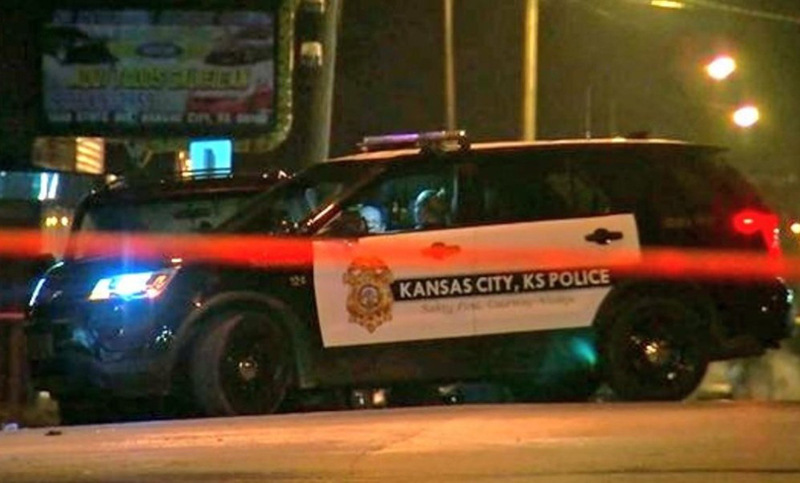 Cuatro muertos y cinco heridos en un tiroteo en Kansas