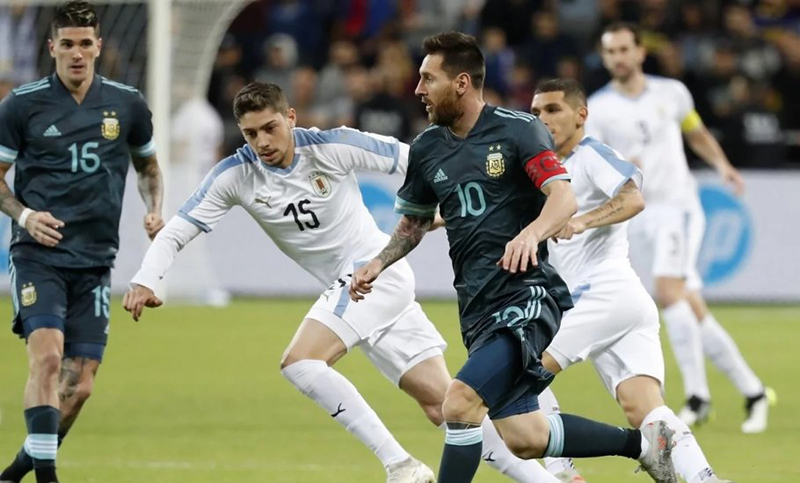 Argentina igualó 2 a 2 con Uruguay en el último amistoso del año