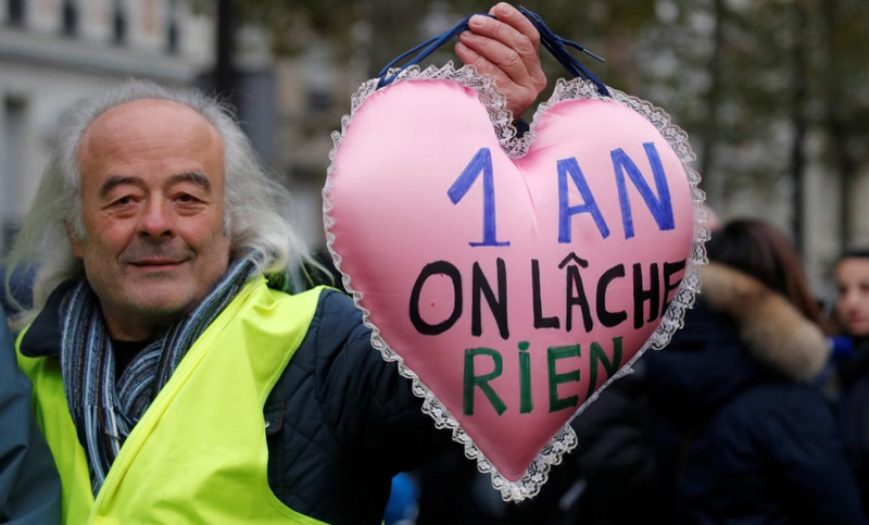 Chalecos amarillos marchan en París a un año de la primera movilización