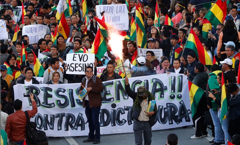 Opositores bolivianos dan ultimátum de 48 horas a Evo Morales para que renuncie