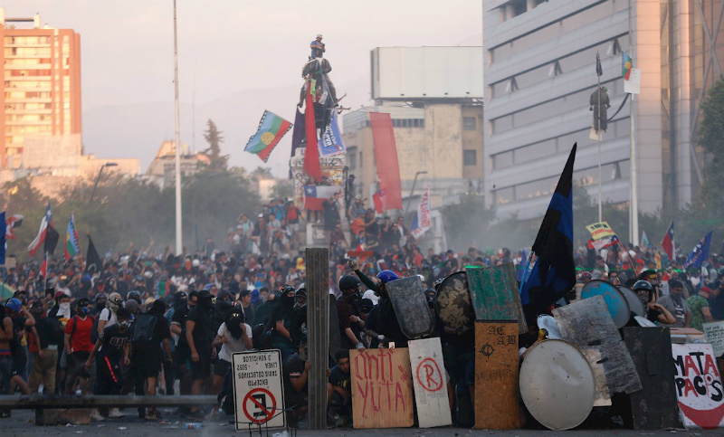 Confirmaron la detención de doce argentinos durante las protestas en Chile