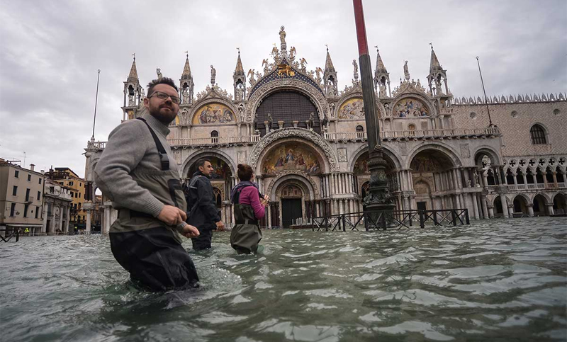 El agua no da tregua: el 70% de Venecia está inundada